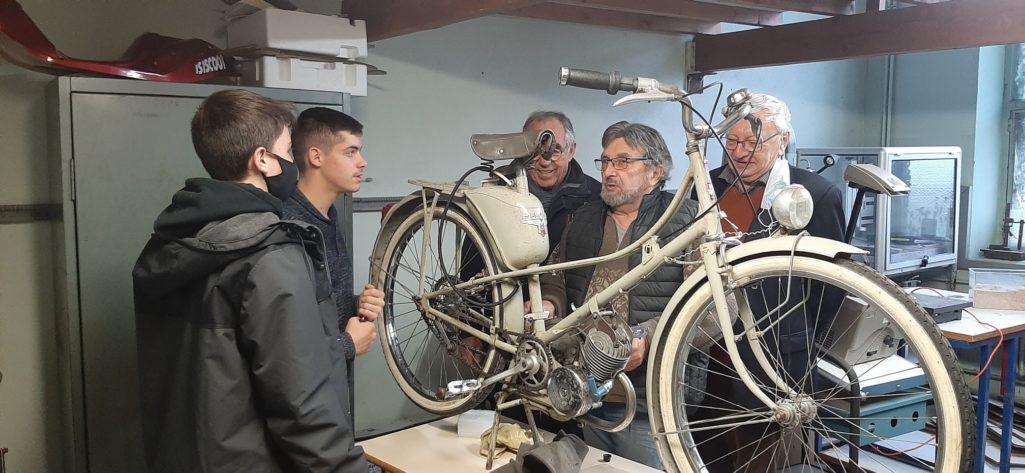 Les anciens et le club mécanique de la Prat's de Cluny